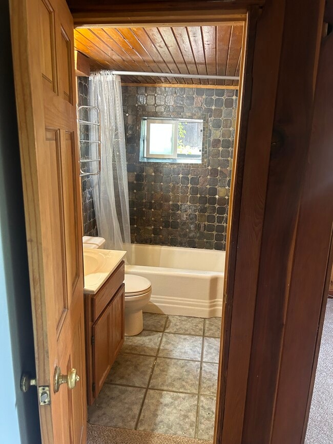 Building Photo - 1500 Orchard Ave