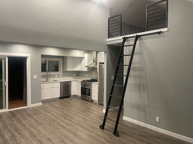 Building Photo - 6929 Ellis Ave S