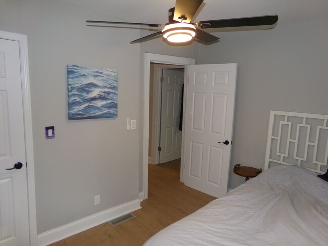 Building Photo - Fully furnished