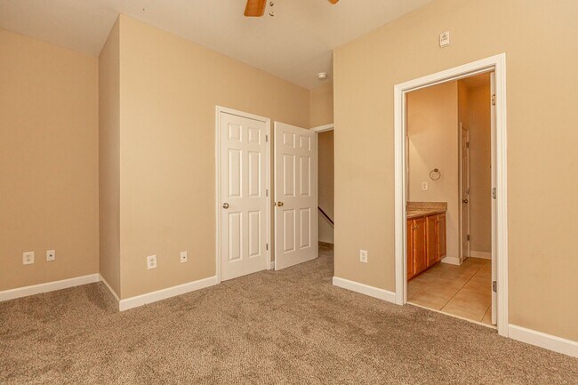Building Photo - Located just Steps from Shopping, Dining, ...