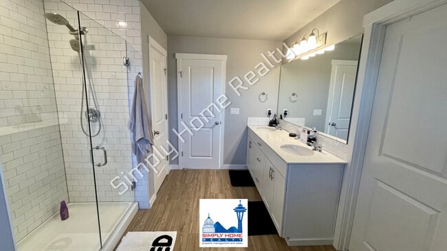 Building Photo - Step into the luxurious comfort of your dream home!