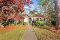 Building Photo - 413 Devane St