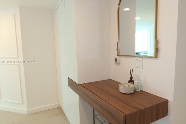 Building Photo - 500 Brickell Ave