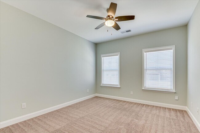 Building Photo - 705 Navan Ln