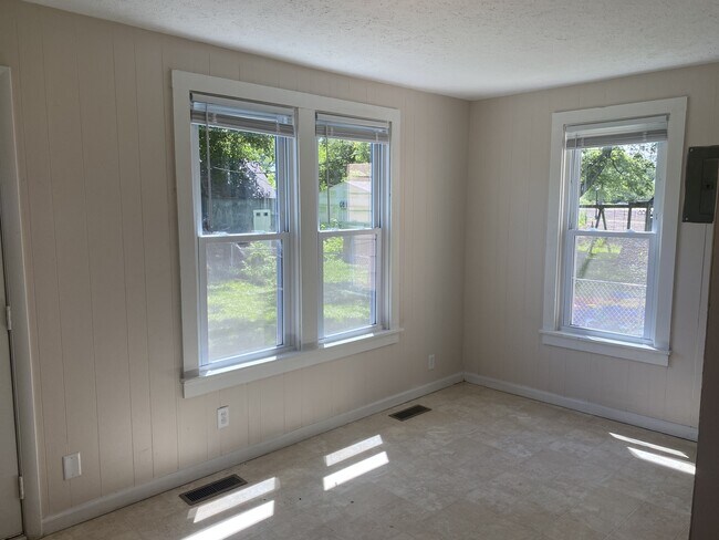 Building Photo - 1412 N Champaign St