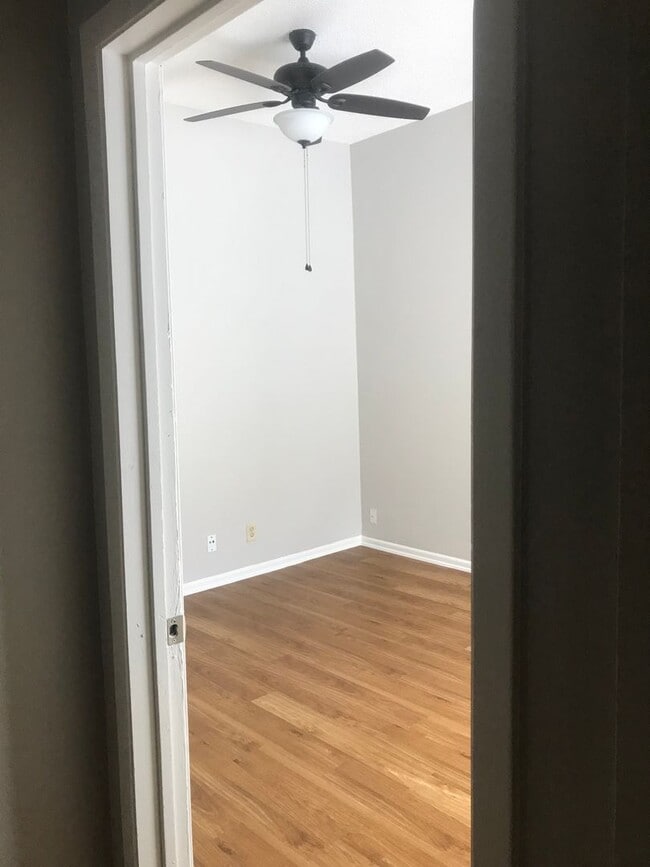 Building Photo - 2 bedroom Duplex