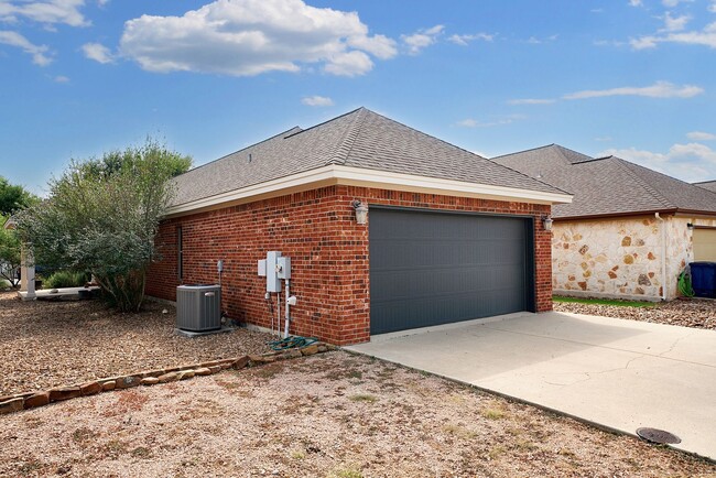 Building Photo - Charming Home in Cotton Crossing – Steps f...