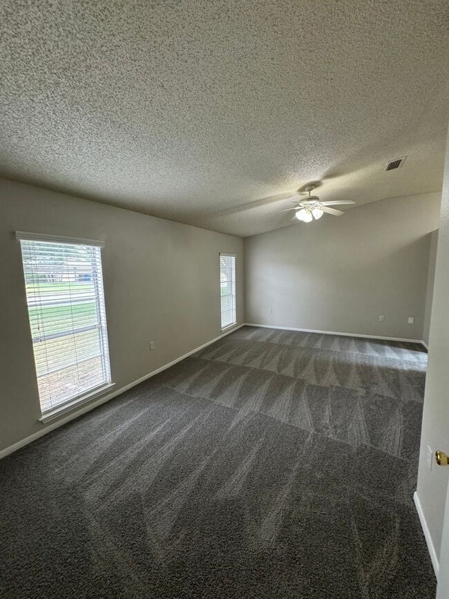 Building Photo - NICE 3 BEDROOM FEATURING WOOD VINYL PLANK ...