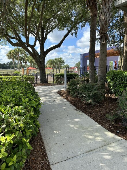 Building Photo - 4500 SW 52nd Cir