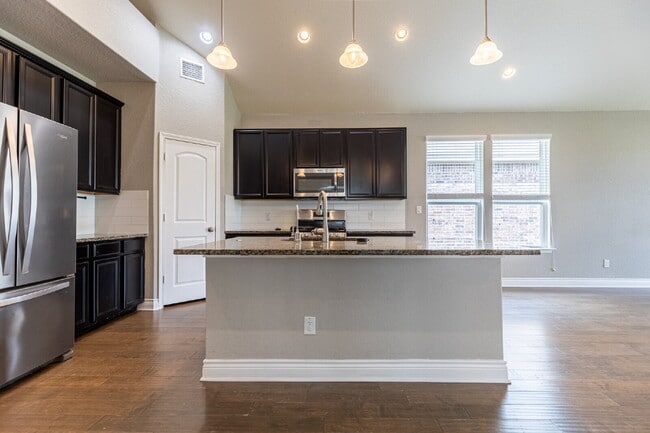 Building Photo - 27462 Paraiso Sands