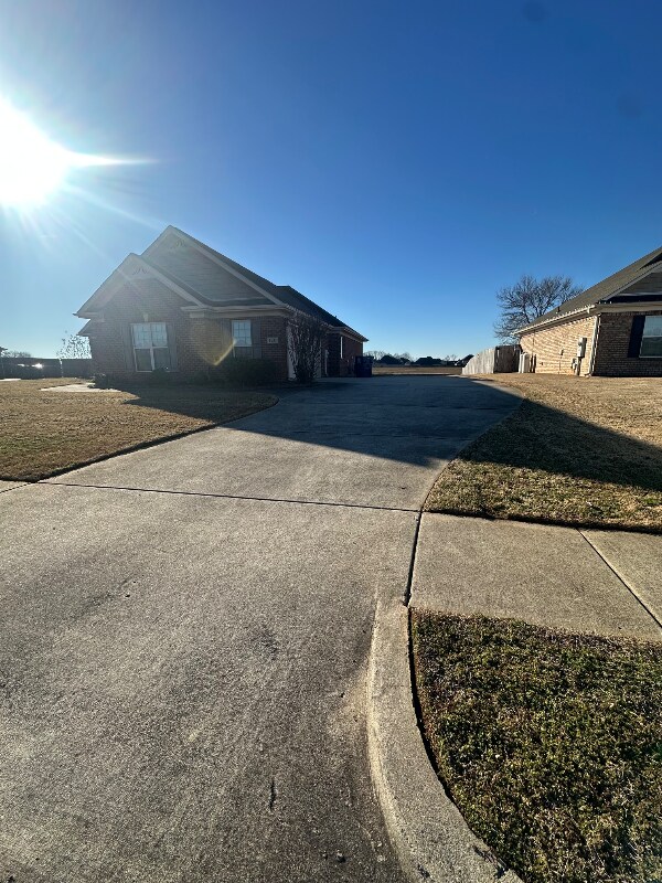 Building Photo - 120 Lexi Ln