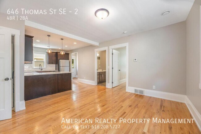 Building Photo - 646 Thomas St SE