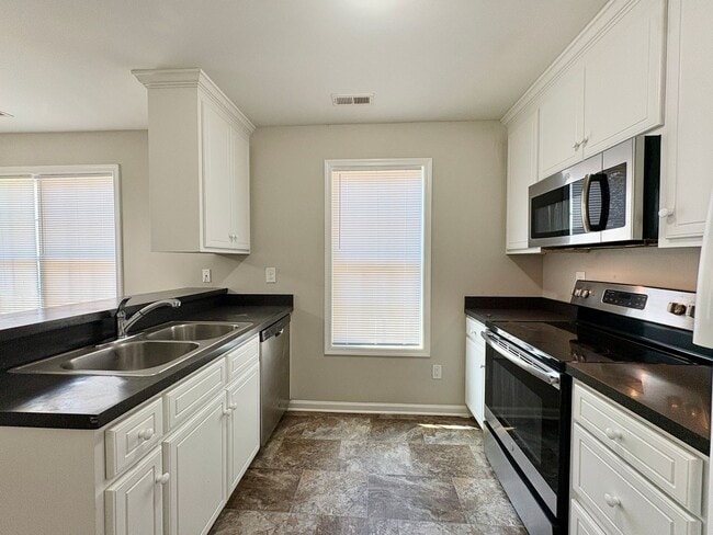 Building Photo - One Story 3 Bedroom 2 Bath Brand New