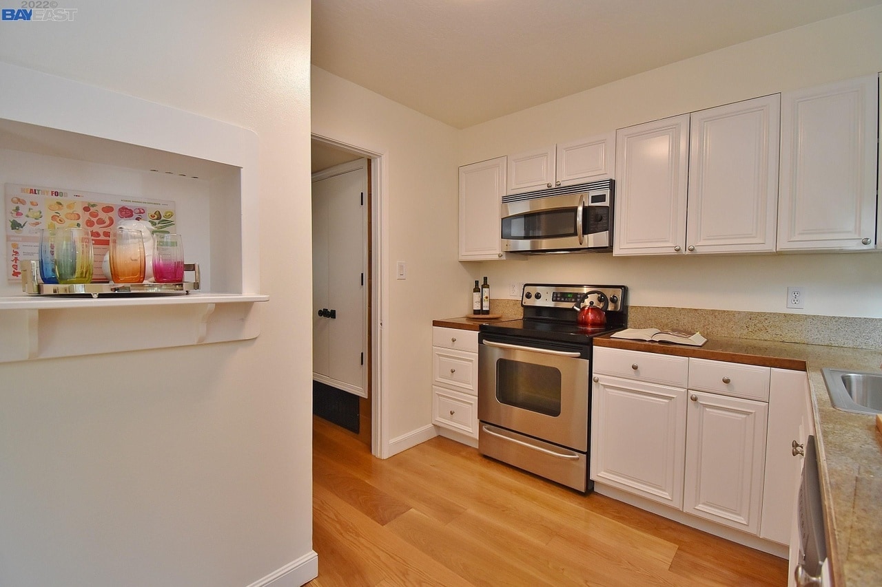Building Photo - 111 Ascot Ct