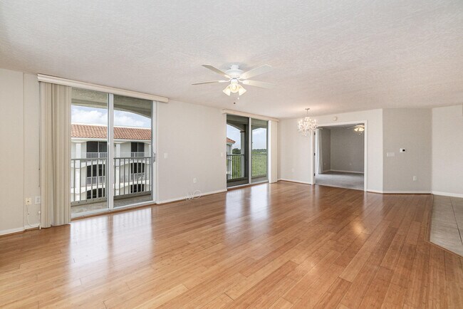 Building Photo - 801 Del Rio Way