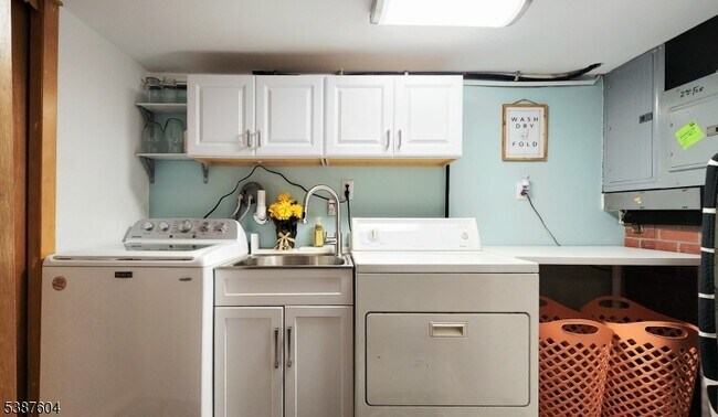 Building Photo - 11 Banta Ave