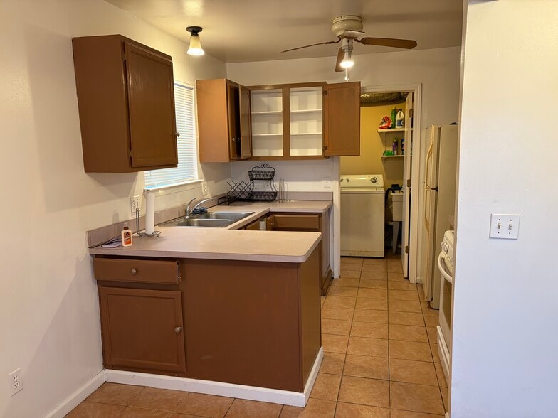 Building Photo - 15541 Frazho Rd