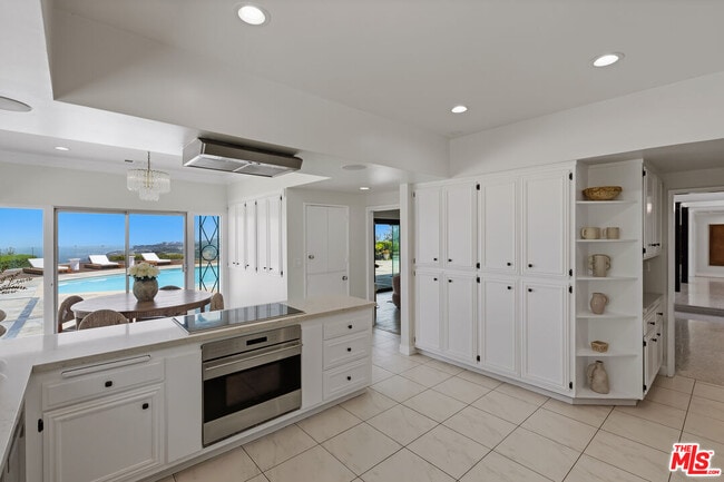 Building Photo - 8416 Skyline Dr