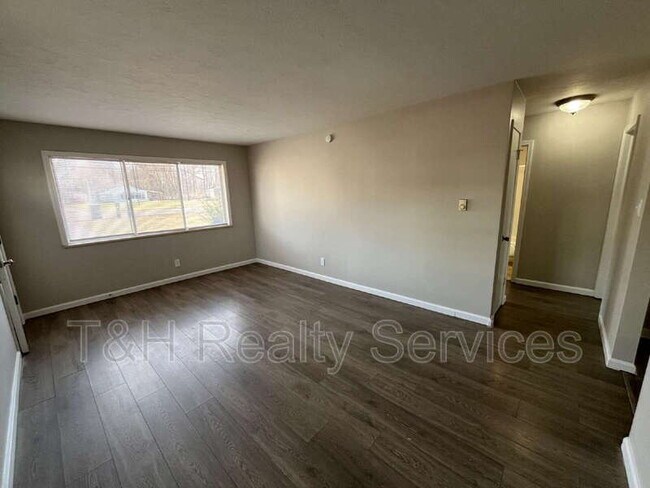 Building Photo - 5048 Hardegan St