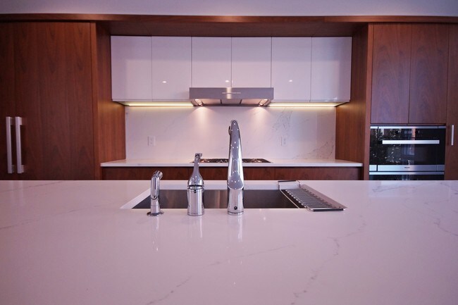 Building Photo - 5 Washington Pl