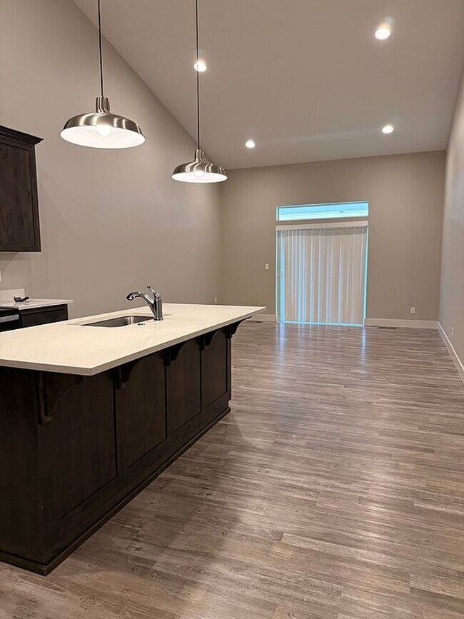 Building Photo - Modern Design Duplex