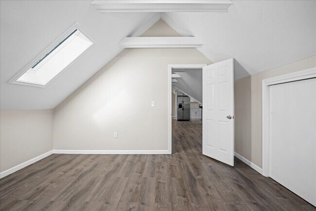 Building Photo - 15 Clearview Ave