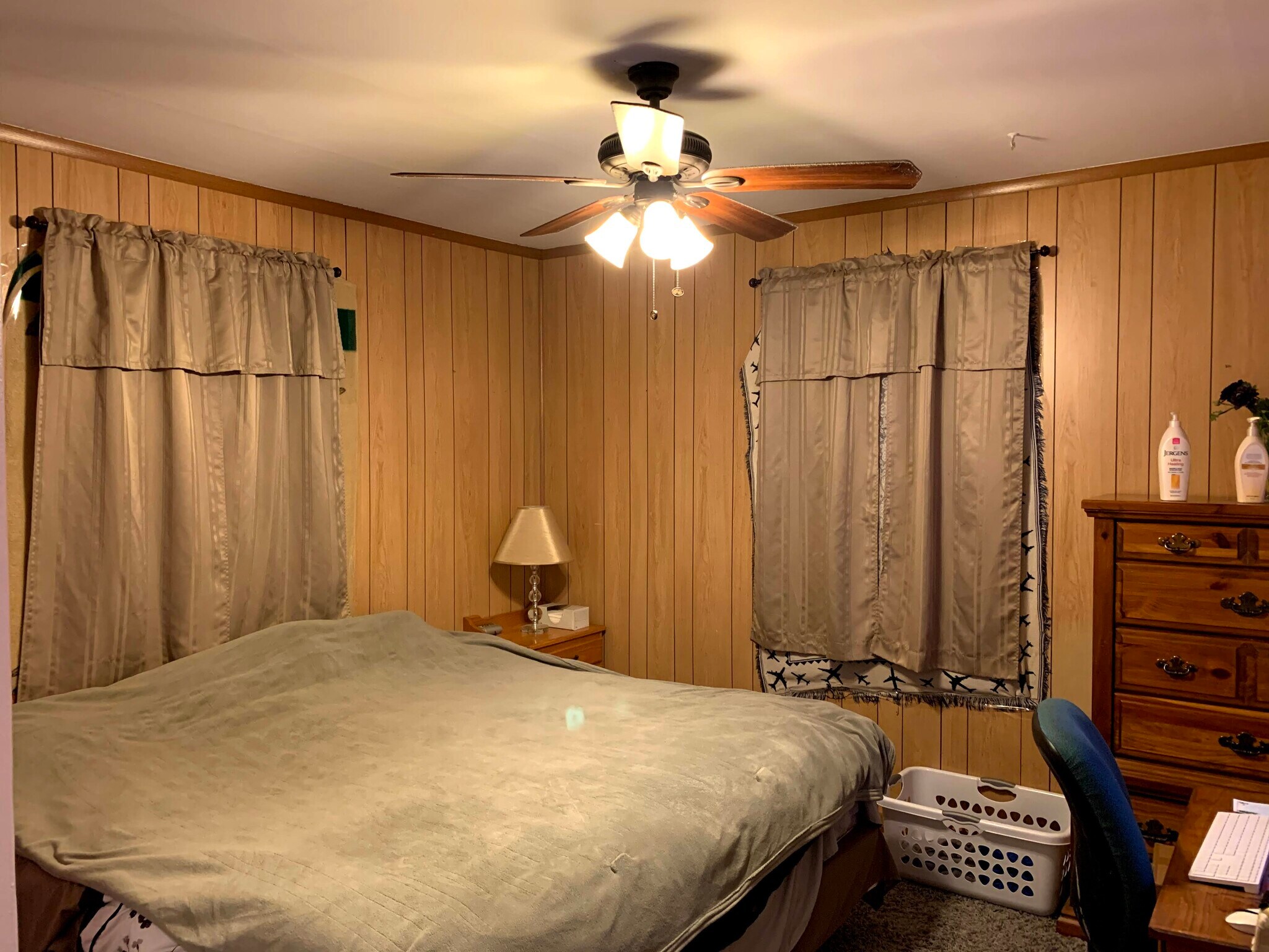 bedroom - 400 Milwaukee Ave