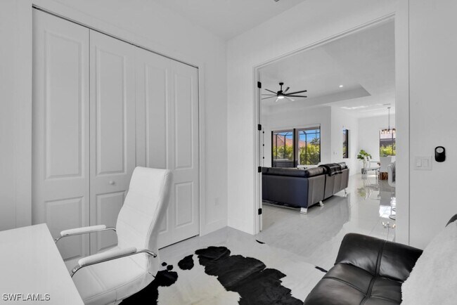 Building Photo - 4615 SW 18th Ave