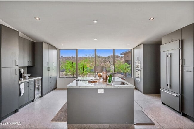 Building Photo - 15212 N Sandy Blf Rd