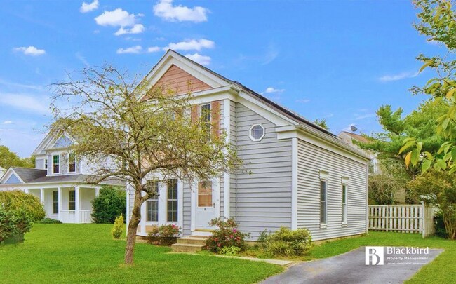 Building Photo - 3347 Iris Pl