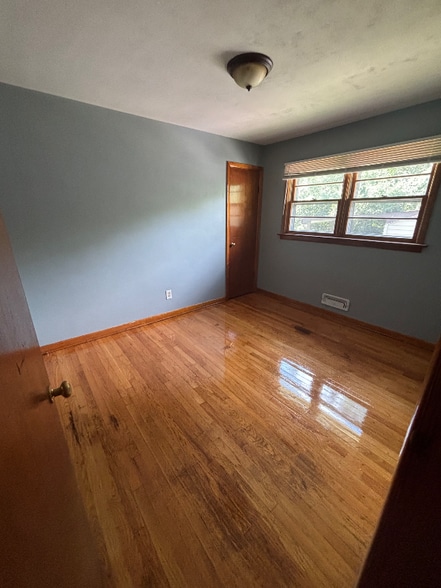 Building Photo - 9705 Winkler Dr