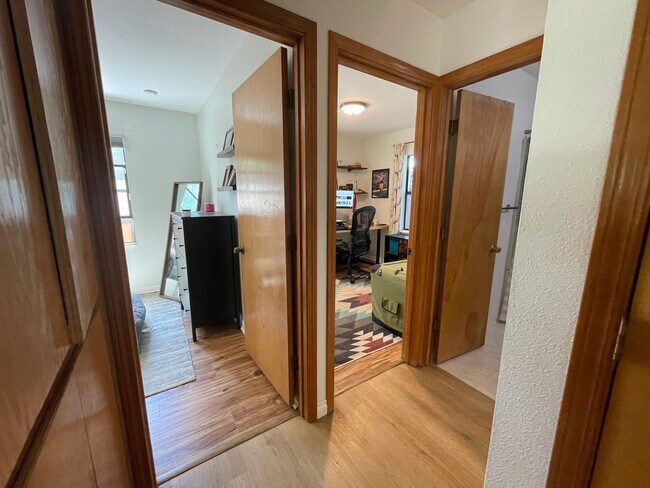 Building Photo - Charming S. Tabor 2 Bed + Bonus Room, 2 Ba...