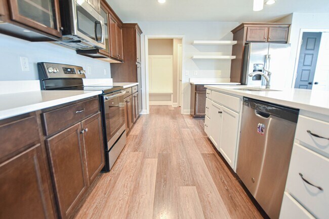 Building Photo - Pet Friendly Four Bedroom!
