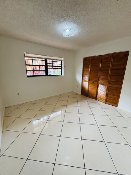 2nd bedroom - 1331 W 51st Pl