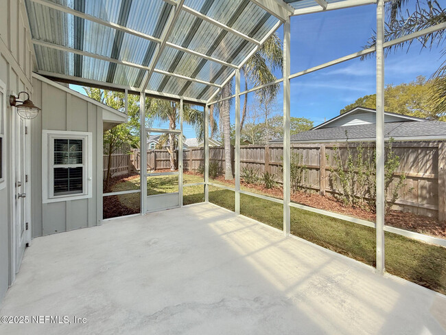 Building Photo - 193 Miraloma Ln