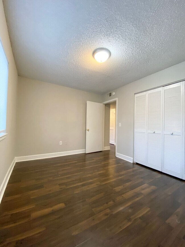 Building Photo - cpg4
