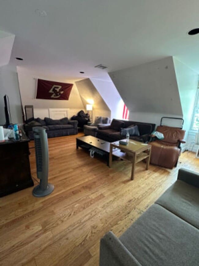 Building Photo - BC / Cleveland Circle 10 Bed/3.5 Bath House on Orkney Rd for September 2026