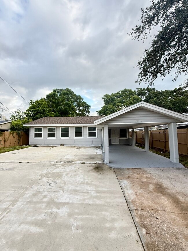 Primary Photo - 2416 Golfview St