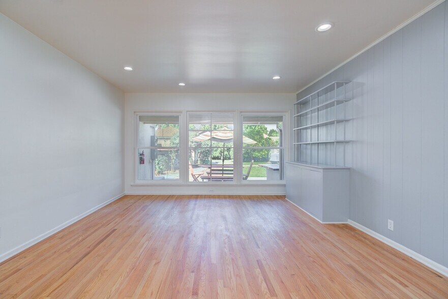 Building Photo - 14733 McCormick St