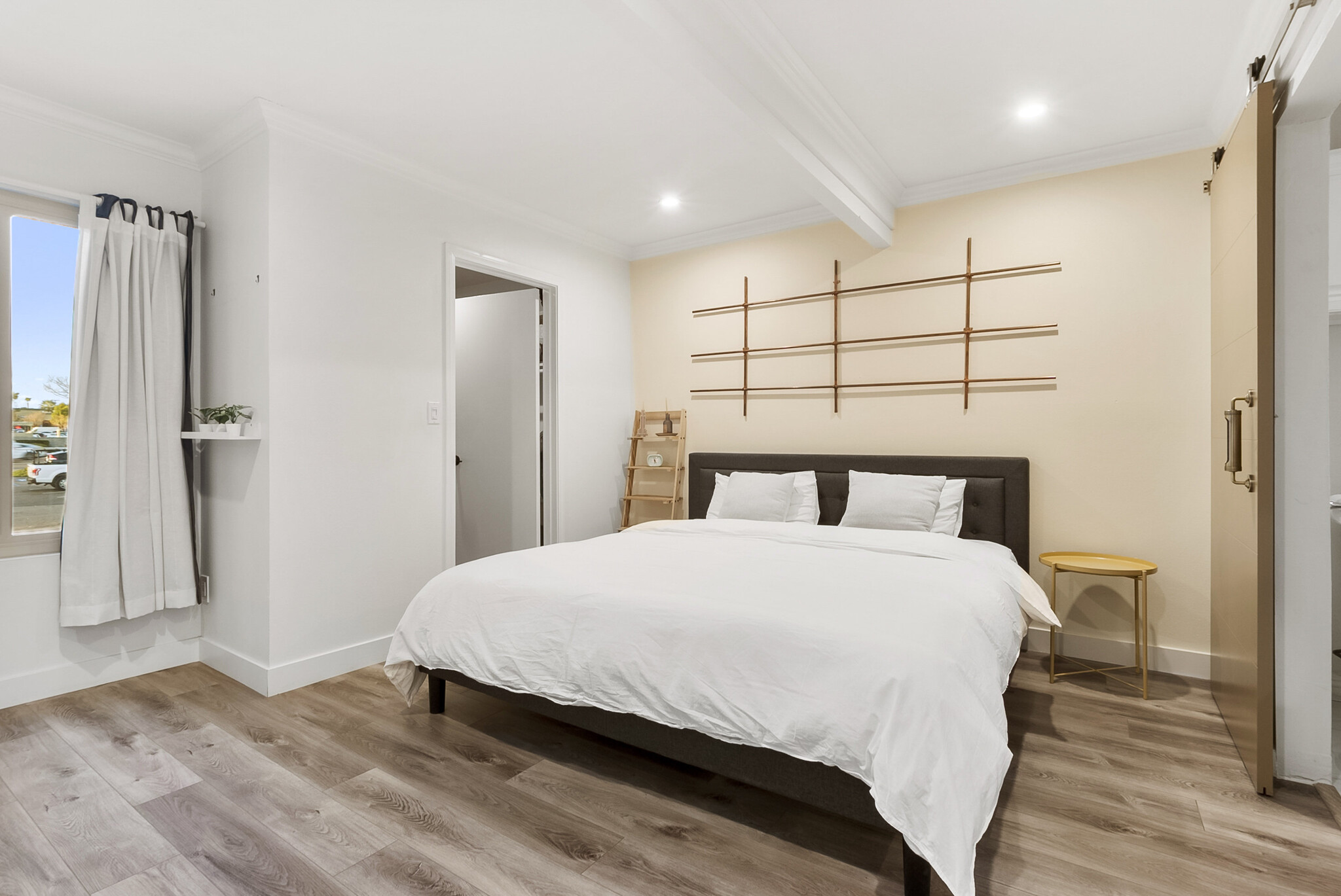 Discover the ideal harmony of relaxation and productivity in the King Bedroom. - 4110 Mount Alifan Pl