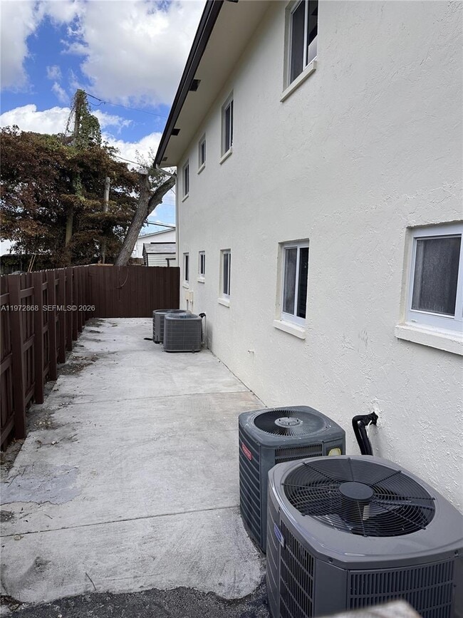 Building Photo - 6591 SW 46th St