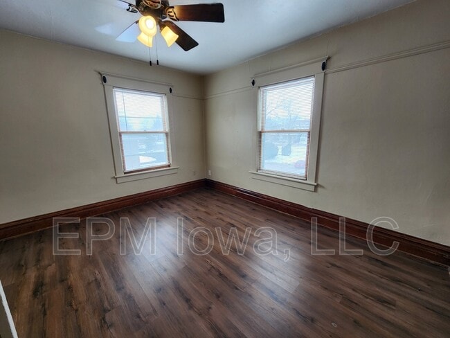 Building Photo - 604 1/2 West Seerley Boulevard