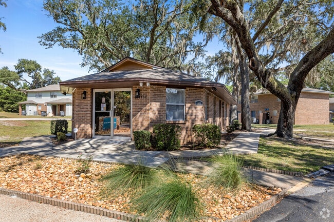 Building Photo - Emerald Cove West