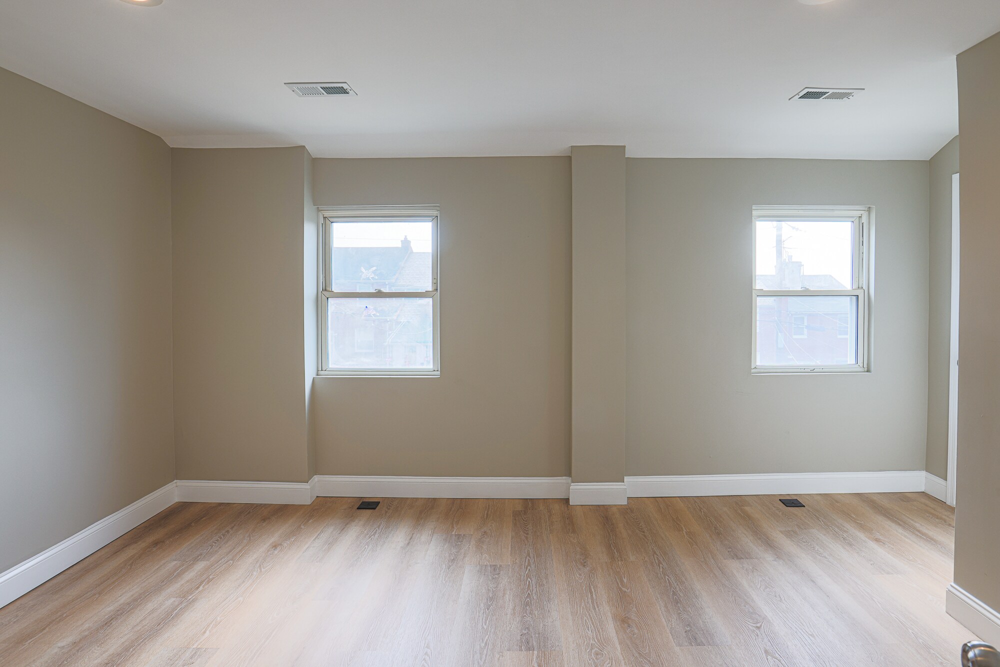 Primary Bedroom w/ En Suite Bathroom - 3825 Rexmere Rd