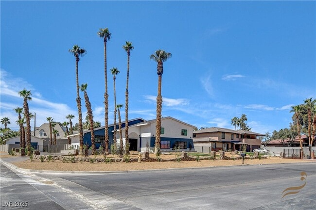 Building Photo - 2685 S Tenaya Way