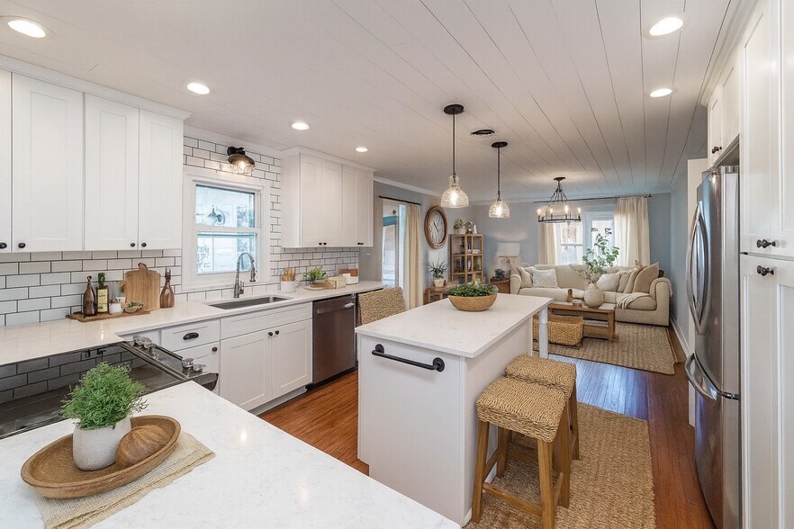 Building Photo - 4640 Miles Standish Rd