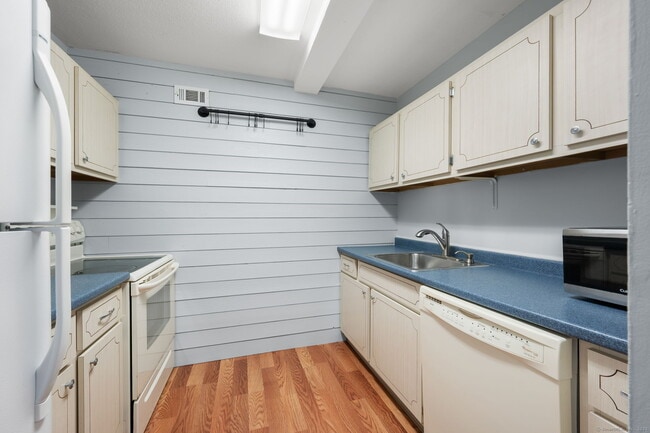 Building Photo - 292 Pequot Ave