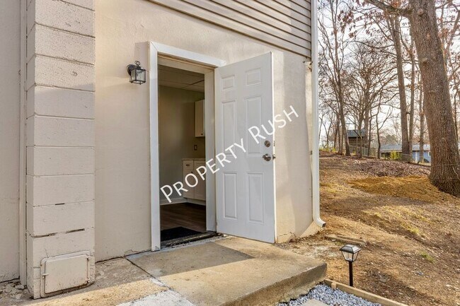 Building Photo - 2290 Malibu Dr SE