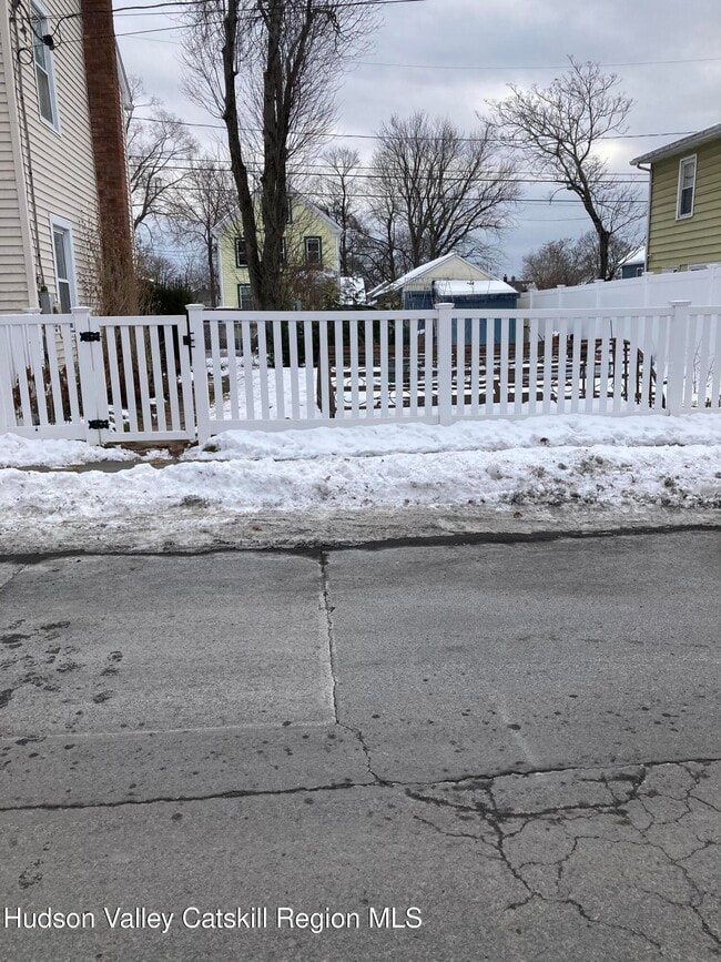 Building Photo - 42 Russell St