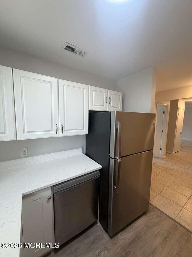 Building Photo - 8 Scotch Pine Dr
